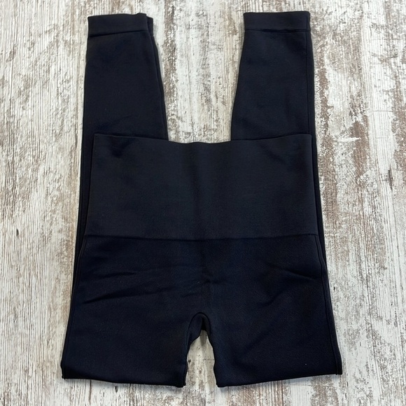 SPANX Black High Waisted Cropped Leggings Size Medium - Picture 4 of 4